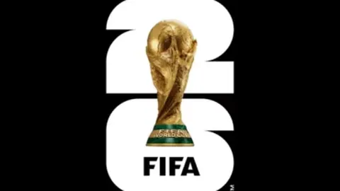 “内马尔桑托斯首秀破门，热泪盈眶吻徽荣归！”